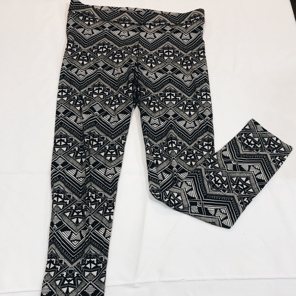 Black and white Aztec leggings